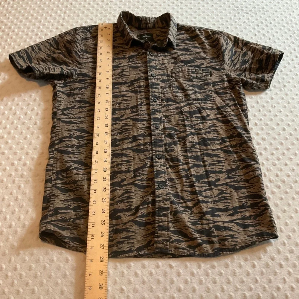 Rip Curl Mens Button Down Shirt Medium Brown Black Tiger Camo Short‎ Sleeve